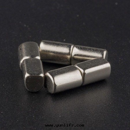 強(qiáng)力磁铁(tiě)的(de)磁路(lù)與(yǔ)電(diàn)路(lù)物(wù)理(lǐ)特(tè)性(xìng)區(qū)别?【磁铁(tiě)知識】