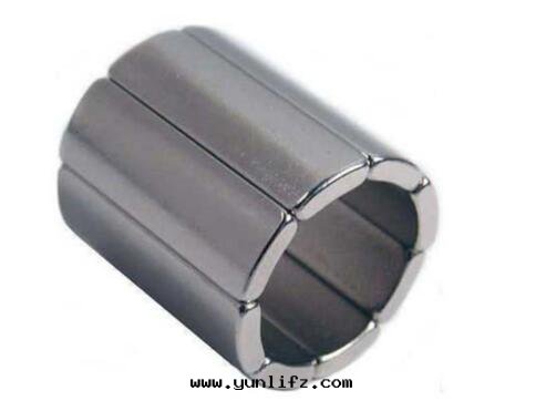 電(diàn)机磁铁(tiě)是(shì)選用瓦(wǎ)形的(de)還(huán)是(shì)直(zhí)矩形的(de)磁铁(tiě)呢？两者(zhě)有(yǒu)何區(qū)别？