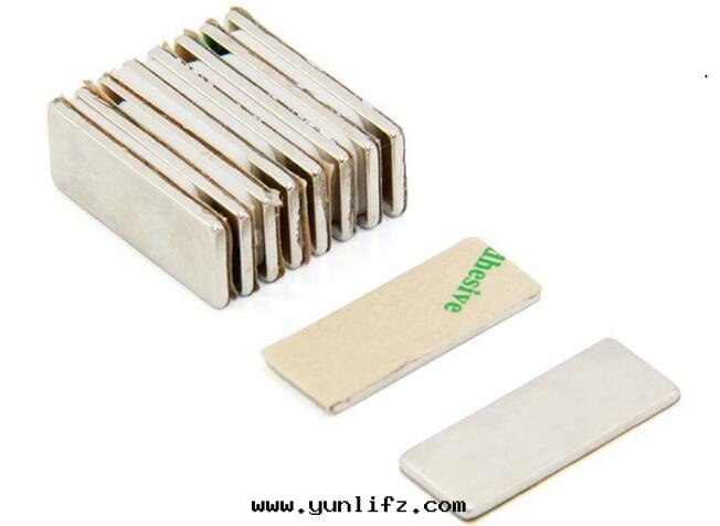 条(tiáo)形磁铁掰成(chéng)了(le)两(liǎng)段(duàn)，为(wèi)什(shén)麼(me)還(huán)有(yǒu)N极(jí)和S极(jí)呢？