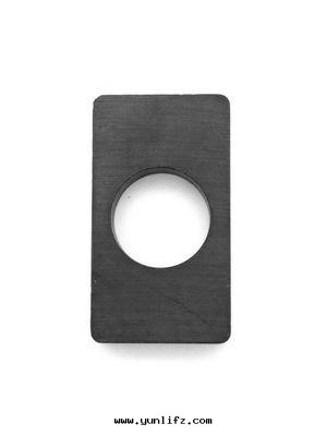 方(fāng)形沉孔铁(tiě)氧體(tǐ)                         