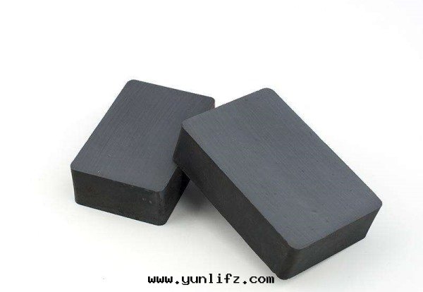 铁(tiě)氧體(tǐ)方(fāng)块(kuài)                                